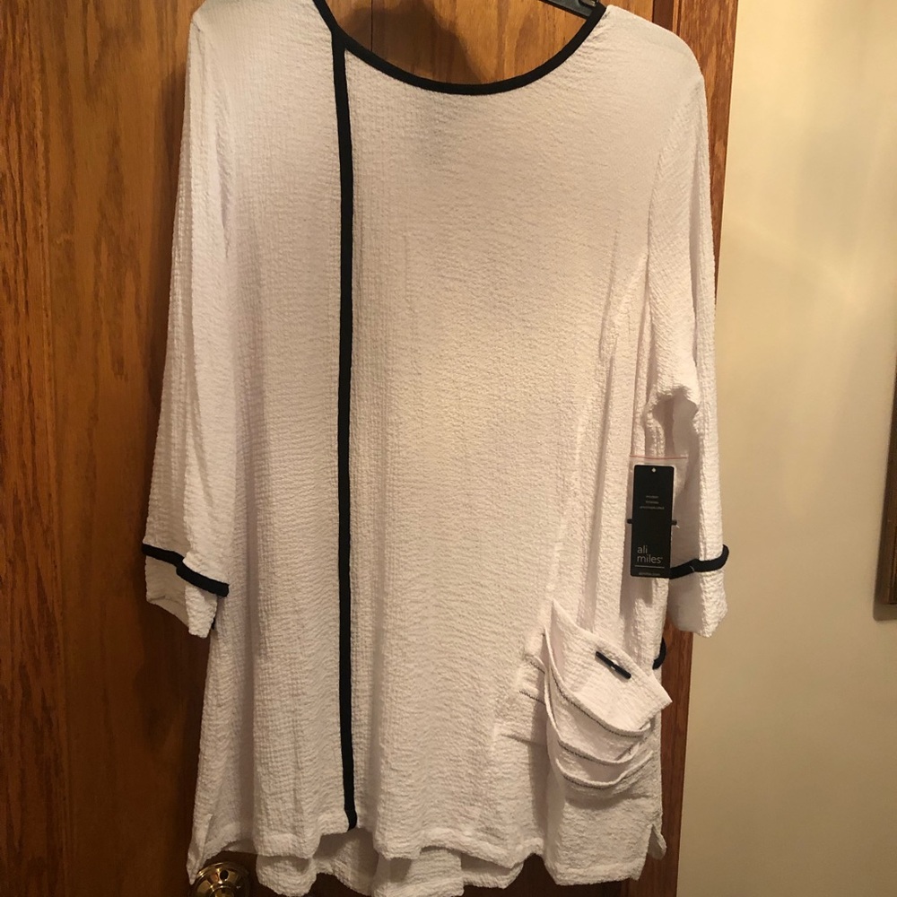 Ali Miles designer top - BRAND NEW with tags and never worn